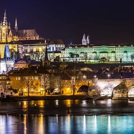 Historical Between Castle And Charles Bridge Praga