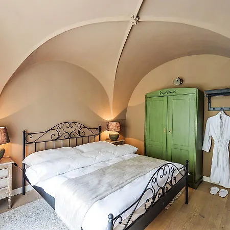 Historical Between Castle And Charles Bridge Apartamento