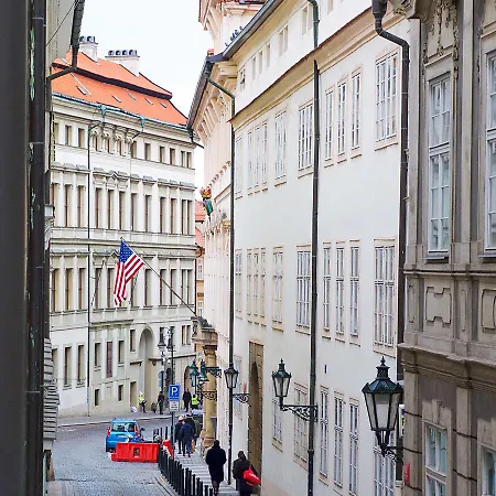 Διαμέρισμα Historical Between Castle And Charles Bridge *