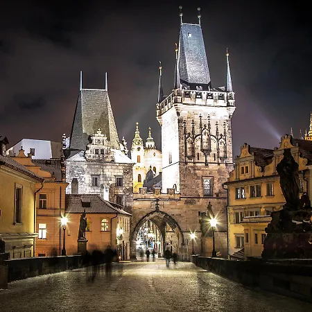 Historical Between Castle And Charles Bridge Διαμέρισμα